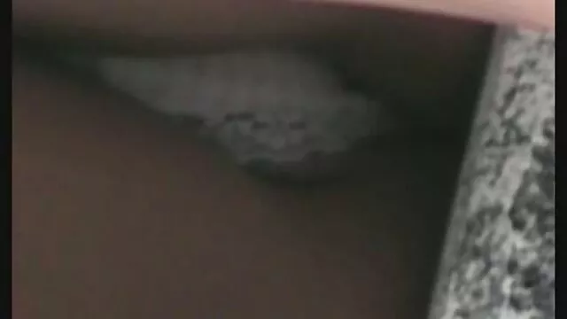 自然なおっぱいを持つブルネットは、マッサージ師の経験豊富な手で滴ります erovideo 女性 用