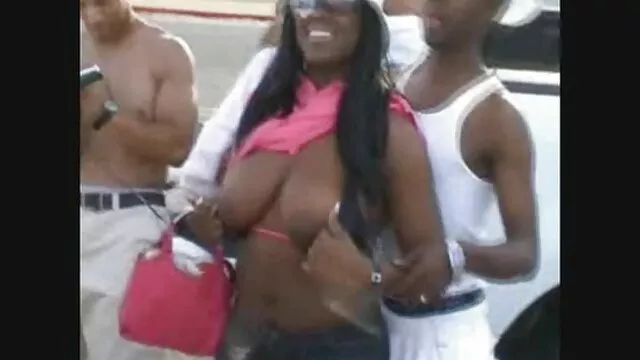 若い黒檀ふしだらな女は、人とクソ、性のおもちゃに興味があります。 女 向け アダルト ビデオ