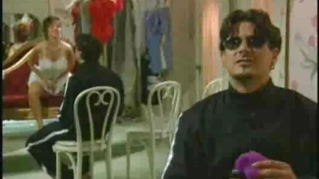 あなたは国にポルノスターを持っているつもりです。 女性 向け erovideo