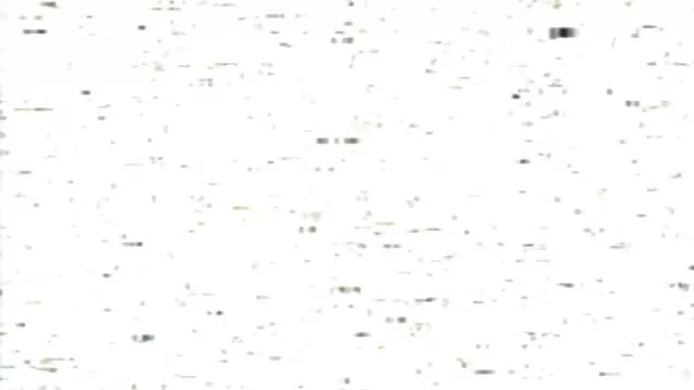 マスクを持つ熟女、トイレでディルドを持つ妹、夫と妹。 女性 向け アダルト ビデオ 動画