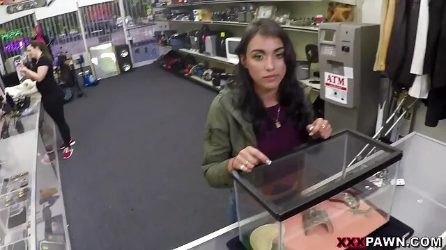 男の子たちは女の子の部屋に忍び込む。 女性 が 見る エロ ビデオ