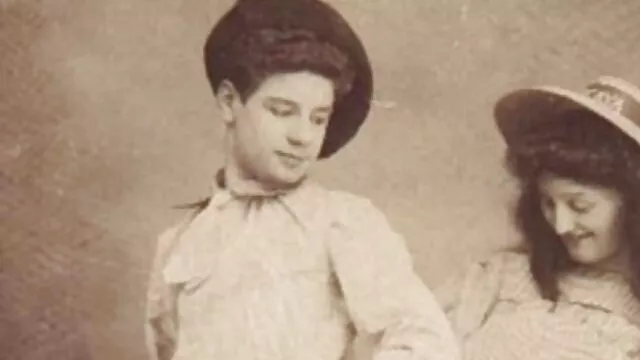 小柄なアジアの大学の女の子弄ハードによって悪い教師。 女性 向き アダルト ビデオ