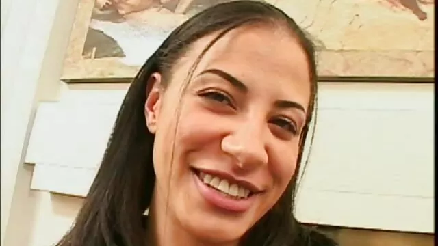 成熟したガールフレンド熱いキスベッドの上で、指で彼女の猫を愛撫することを忘れないでく 無料 アダルト ビデオ 女性