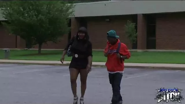 空腹の男性のグループを喜ばせるストッキングで勇敢な女性 女子 用 アダルト ビデオ