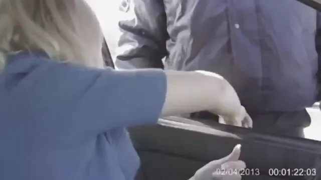 女の子L.は、セックスマシンと小さなディルドに犯される 女性 専用 無料 アダルト ビデオ