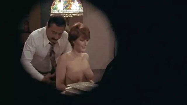 豪華な成熟したポルノモデルの猫は後部座席で手コキです。 女子 の 為 の アダルト ビデオ