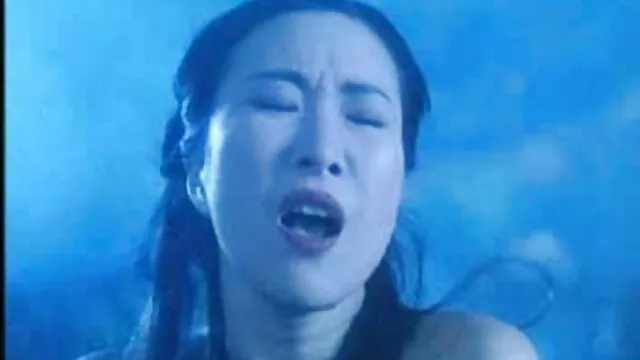 カメラの前でベッドの紳士と堕落したブルネットの姉妹。 女性 向け アダルト ビデオ 動画