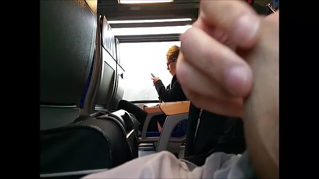 黒檀熟女は熱いお風呂で熱いtwerkを行います。 女の子 の ため の アダルト ビデオ