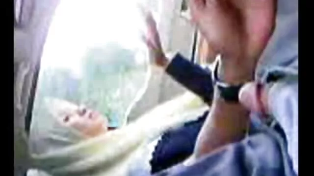 二つの美しさと男は、街の外の自然の中でリラックスすることを決めた。 アダルト ビデオ 女子 向け